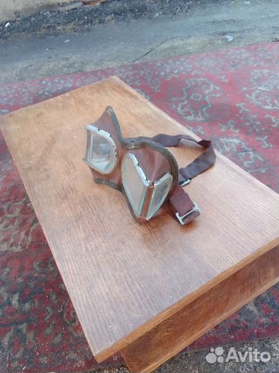 Очки защитные старинные