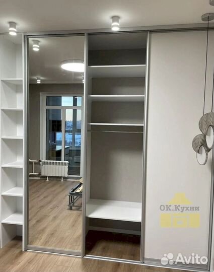 Шкаф с зеркалом