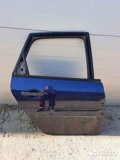 Дверь задняя правая Renault Scenic 2