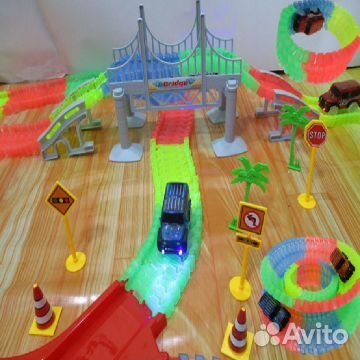 Magic Tracks 360-гибкая трасса с мостом