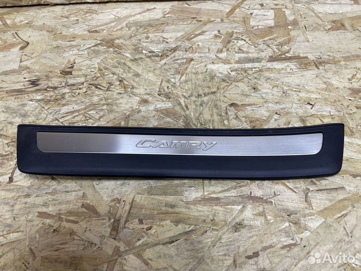 Накладка порога задняя левая Toyota Camry 55