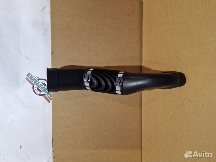 Патрубок воздушного фильтра Mercedes w211 левый m1