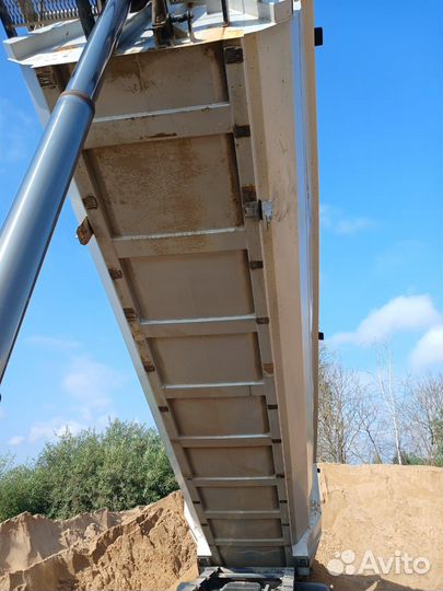 DAF XF105.410 с полуприцепом, 2012