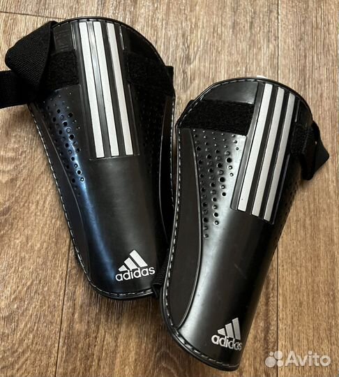 Футбольные щитки