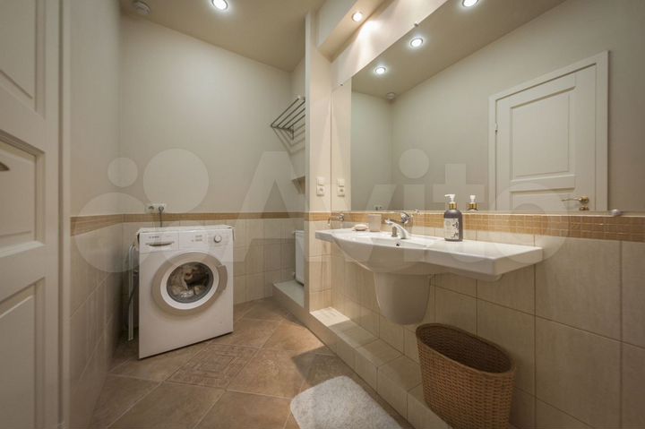 2-к. квартира, 70 м², 3/6 эт.