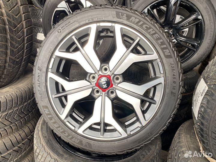 R18 Michelin Alpin 5 235/45, PCD 5x114.3 DIA 67.1