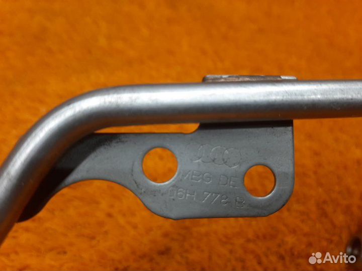 Трубка масляная Audi Q5 8R cdnc 2010