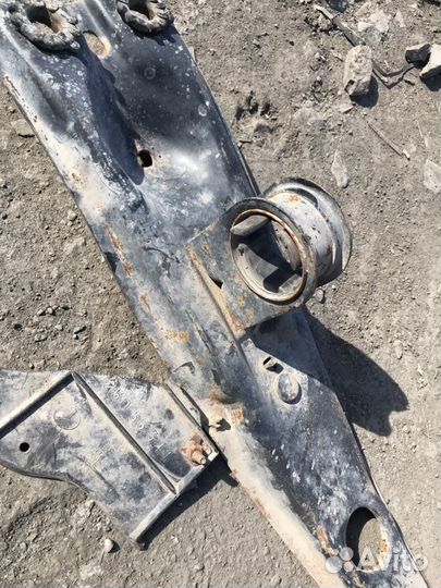 Балка продольная под двс передняя Mazda Familia