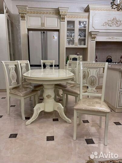 В наличии стол