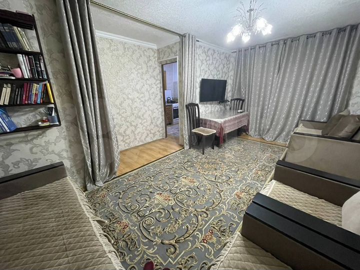 2-к. квартира, 46 м², 1/3 эт.