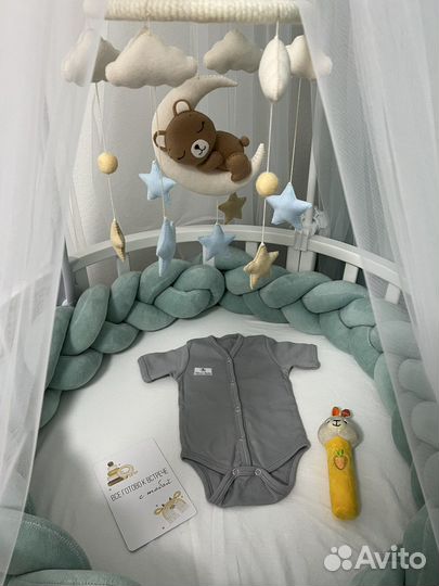 Мобиль из фетра с держателем и музыкальным блоком