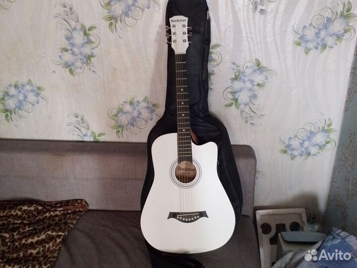 Акустическая гитара