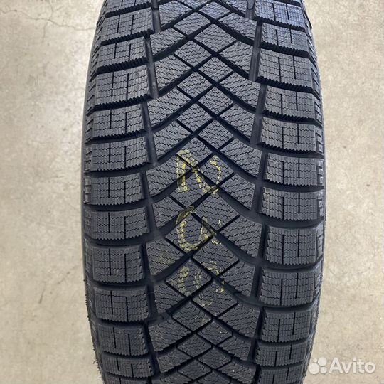 Pirelli Ice Zero FR 245/40 R18