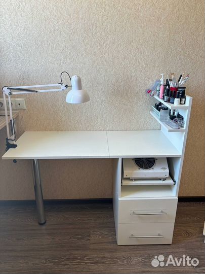 Маникюрный стол