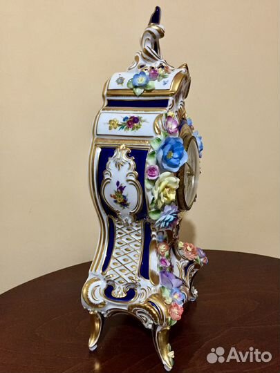 Фарфоровые часы. Высота-45 см. Германия