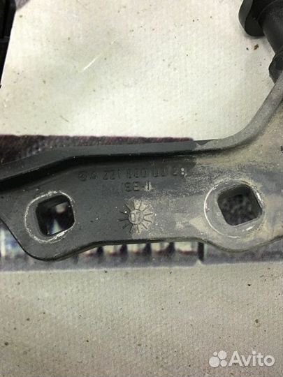 Петля капота левая Mercedes-Benz S-Class W221