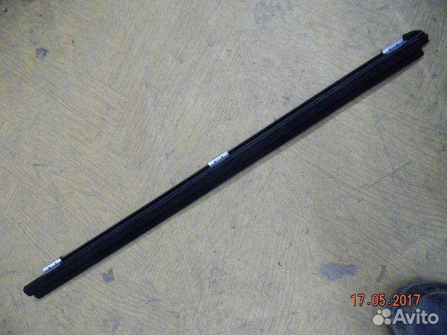 Уплотнитель стекла двери задний правый Toyota