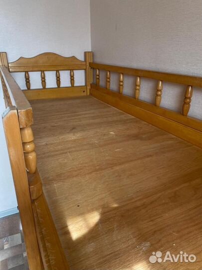 Кровать двухьярусная из массива бука 100%