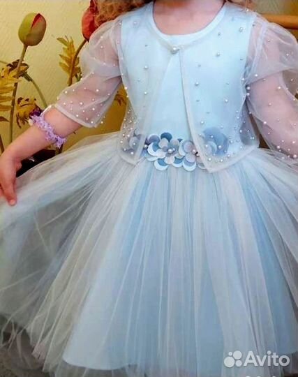 Нарядное платье с накидкой и заколкой на 5-6 лет