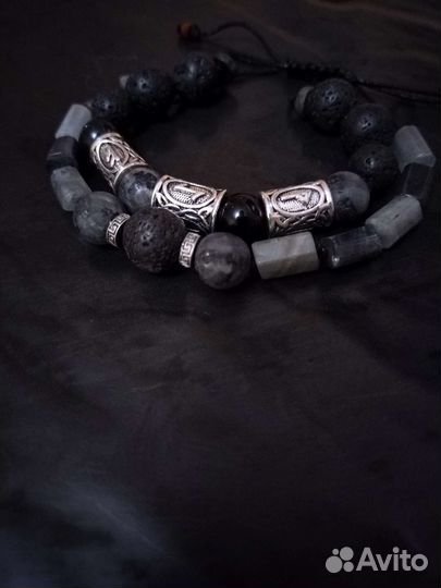 Браслет руны на привлечение финансов