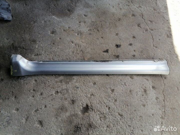 Накладка на порог левая Mitsubishi Pajero V63W