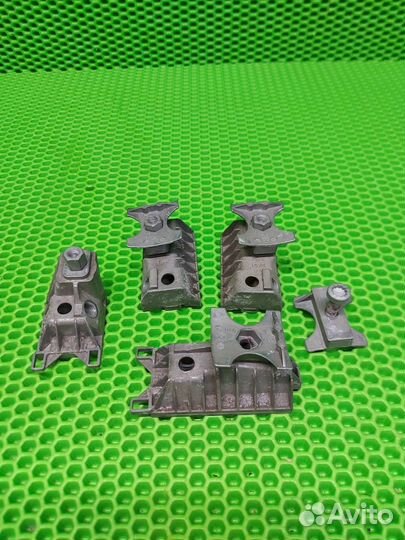 Крепление рейлинга Volkswagen Touareg 7L6 7L7 7LA