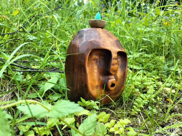 Статуэтка из дерева по мотивам 