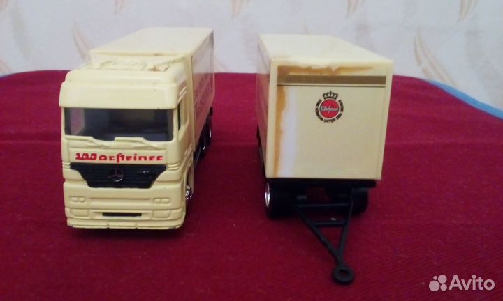 Коллекционная модель машины 