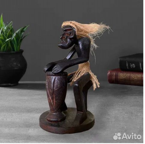 Статуэтка асмат-виолончелист