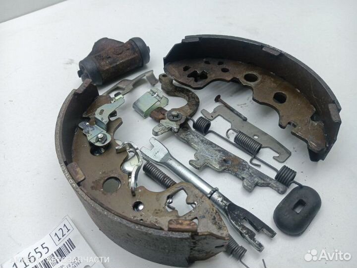 Колодки тормозные задние левые Mitsubishi Delica