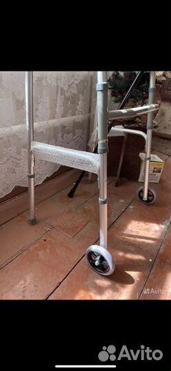 Ходунки для взрослых на колесах