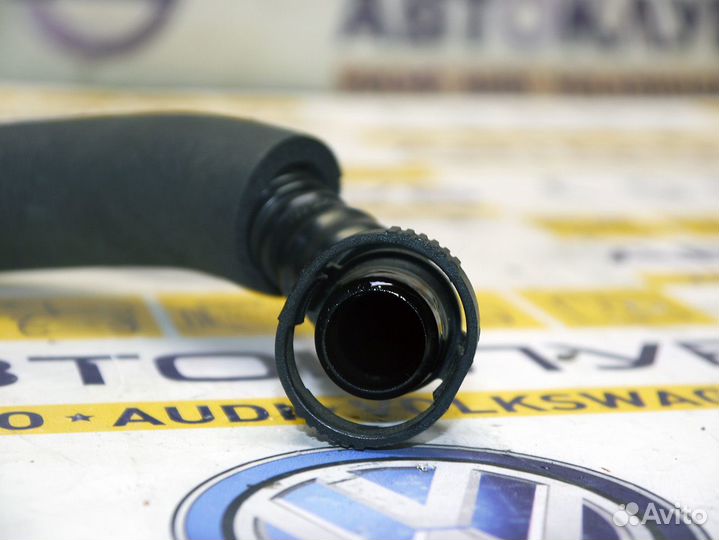 Патрубок вентиляции картера Фольксваген Пассат Б6