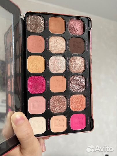 Палетка теней Revolution