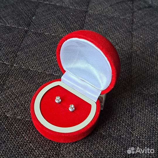 Серьги в подарочной упаковке