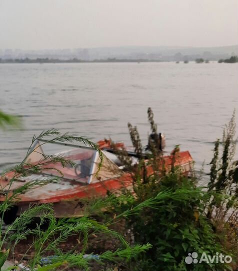 Продаётся лодка
