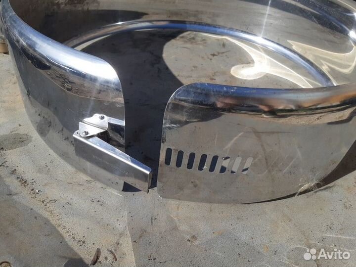 Кожух запасного колеса Mitsubishi Pajero 4