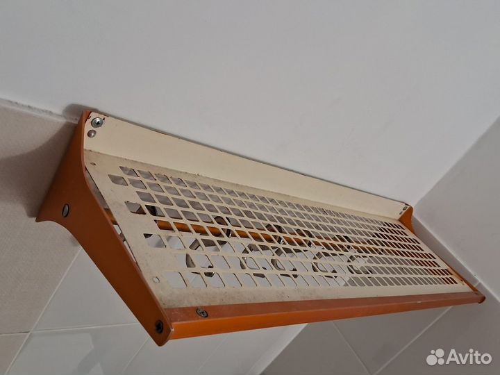 Вешалка настенная металлическая с полкой