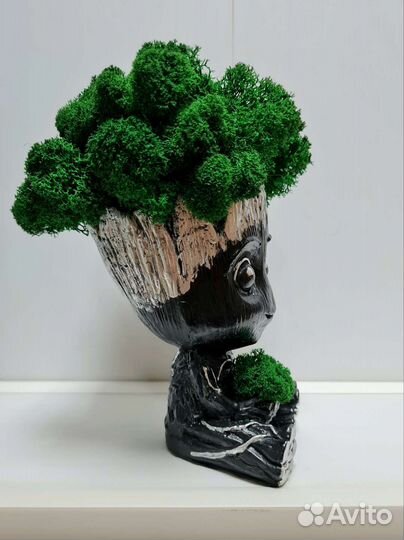 Малыш Грут из гипса с мхом