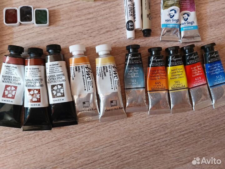 Художественные материалы: маркеры, акварель, тушь