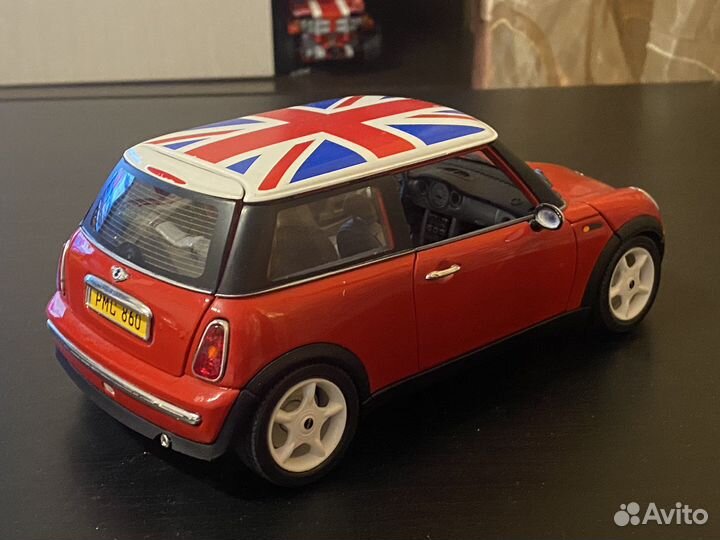 Модель Mini cooper Burago 1/18