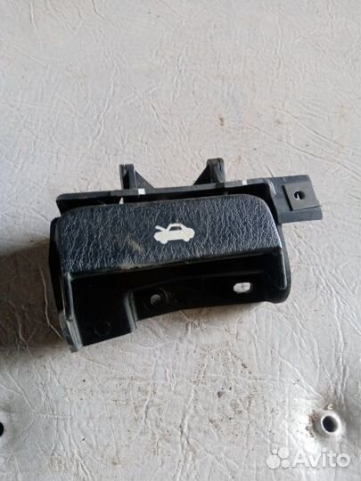 Крючок капота Dodge Caravan grand 3.3 1997