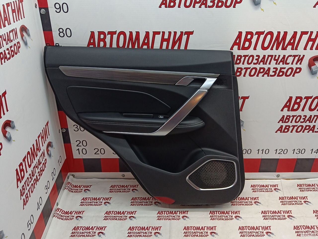 Обшивка двери задней левой Geely Atlas Pro
