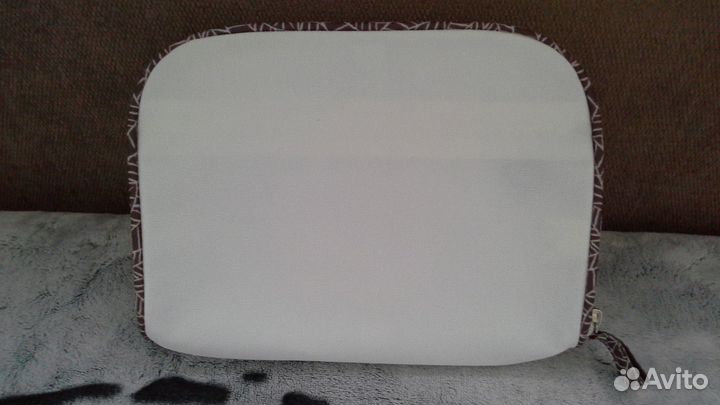 Косметичка-пенал новая от Ив Роше