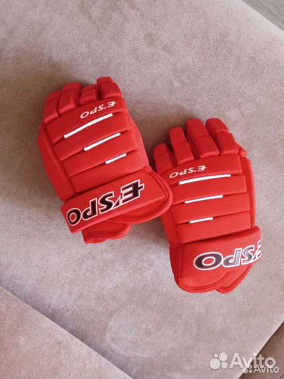 Перчатки хоккейные 9