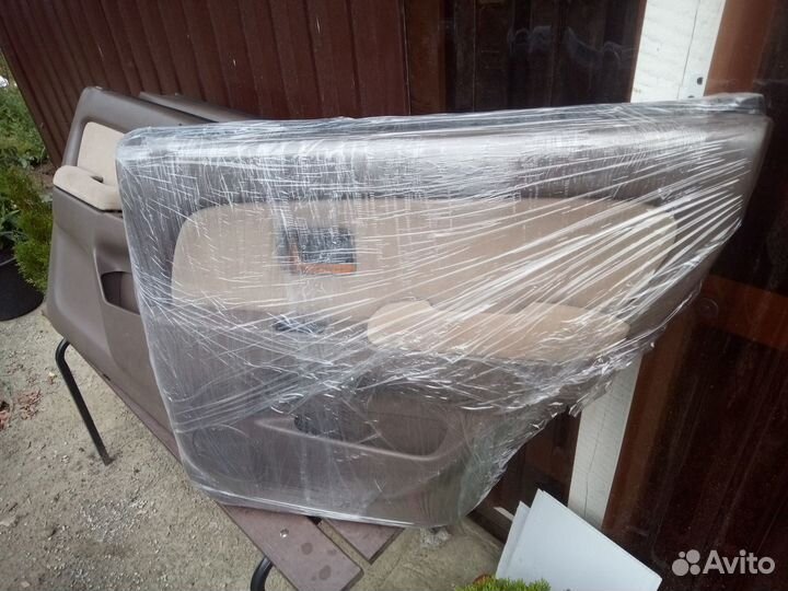 Обшивки дверей Hilux N185