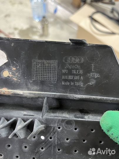 Решетка правая и левая в бампер Audi Q3