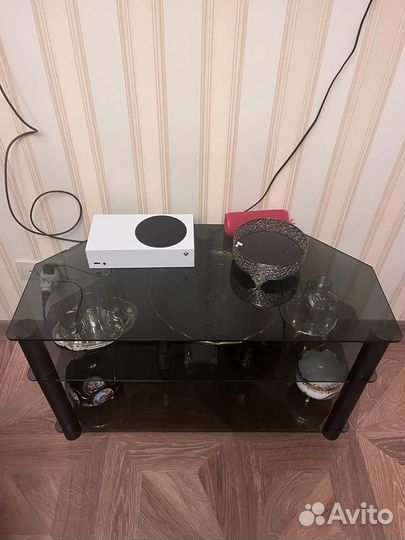 Стеклянная тумба под тв