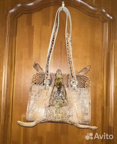 Сумка из крокодила с головой и лапками