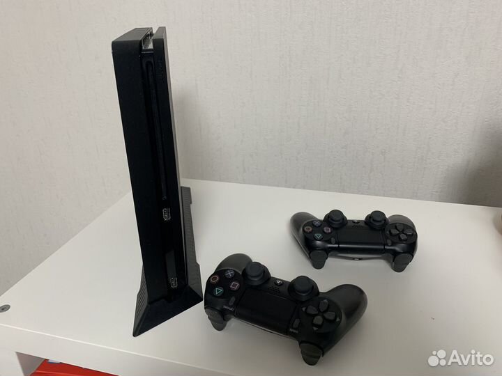 Sony Playstation 4 PS4 Slim 1tb, 2 геймпада