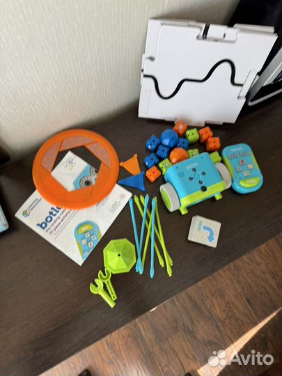 Робот ботли